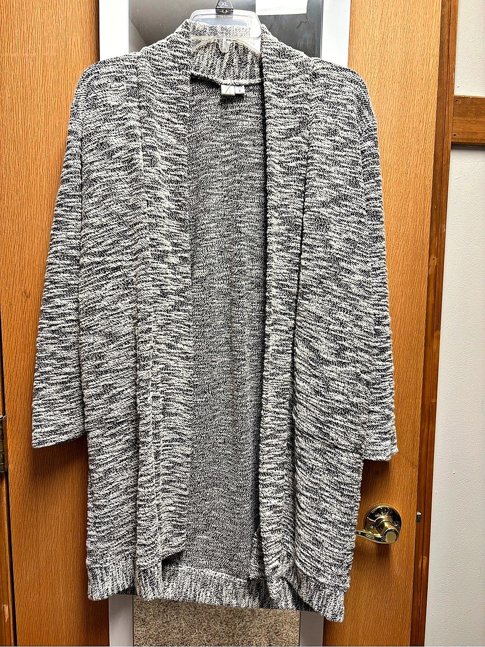 BYTAVI Gray & Black Open-Front Cardigan
